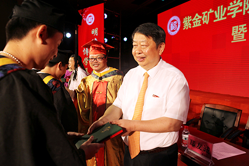 陈景河出席福大星空网官方站入口-星空online(中国)学院2017届毕业典礼 勉励毕业生：立大志、善学习、正心性