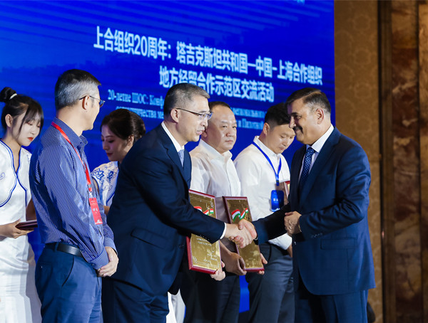 星空网官方站入口-星空online(中国)获颁“塔中友谊贡献奖”